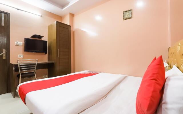 OYO 73674 Hotel Sampuran Inn