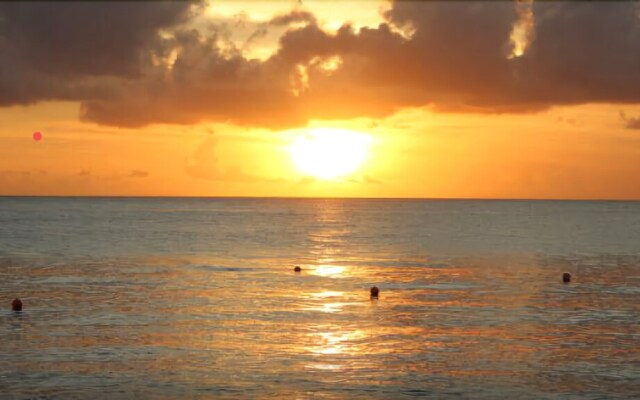 Glitter Bay Suites