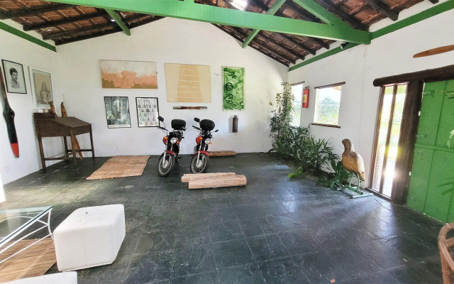 Linda casa com piscina a poucos passos da praia