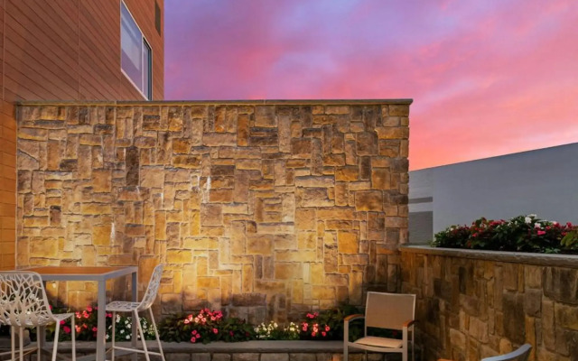 Element Spring Valley