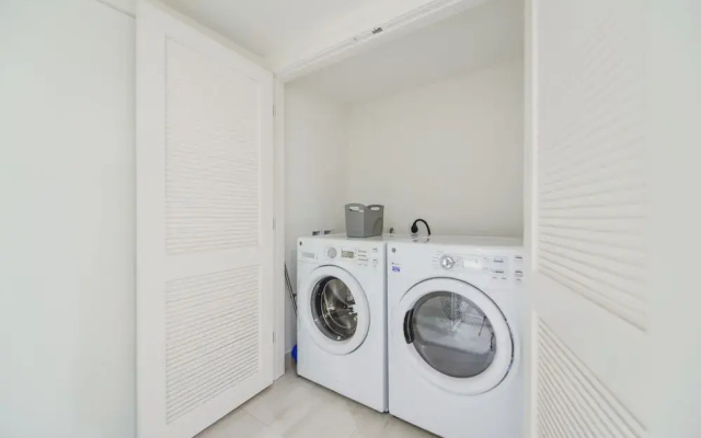 Amazing 2BR Hyde Beach House Ocean Views