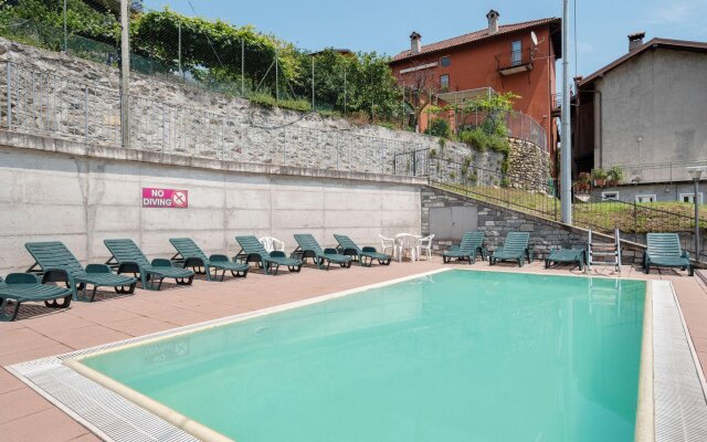 3-room apartment with shared pool, large balcony and fantastic view of the lake.