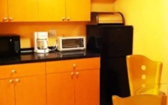 Amazing Apartment,hallandale Beach, Walk to Ocean!