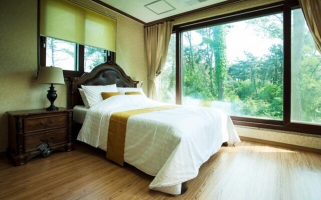 Hwaseong Sea Pension