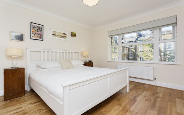 Veeve - 3 bed flat with parking, Walford Road, Stoke Newington
