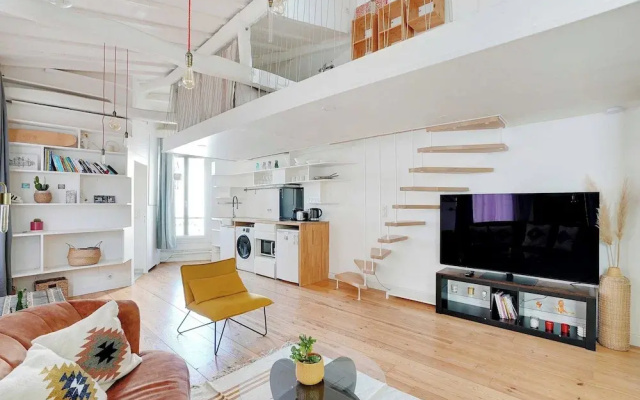 Spacious Apartment 2br/4p - Republique