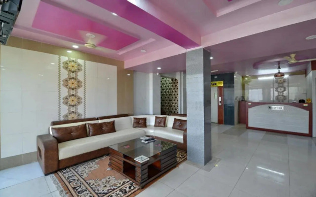 OYO 13903 Hotel Trivana