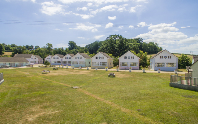 Seaview Holidays - Salterns Village