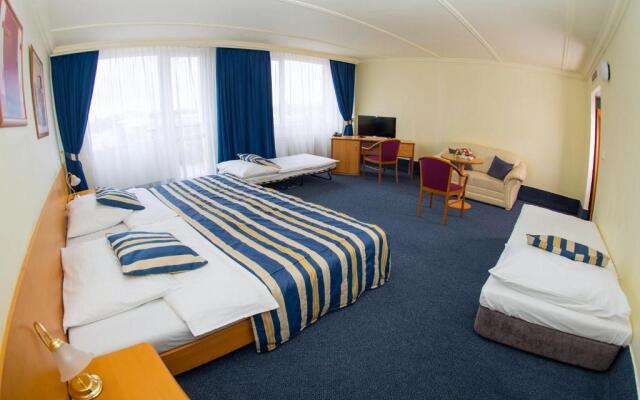 TOP HOTEL Praha & Conference Centre