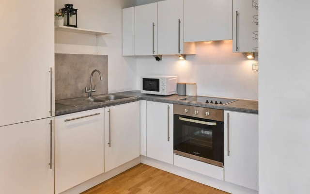 Host Stay - Canal View Apartment