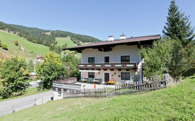 Spacious Apartment in Saalbach-hinterglemm With Balcony