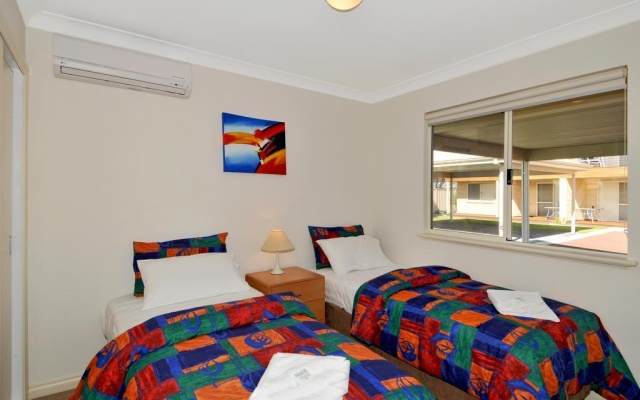 Lakeside Holiday Apartments – Guest Rooms – South Yunderup
