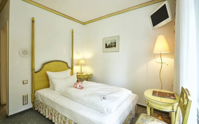 Bernstein Villa Kastania