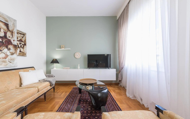 Sophisticated Family House With Acropolis View