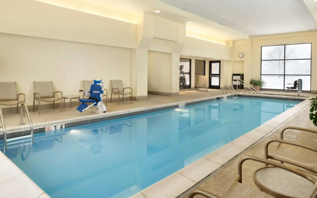 DoubleTree by Hilton Milwaukee - Brookfield