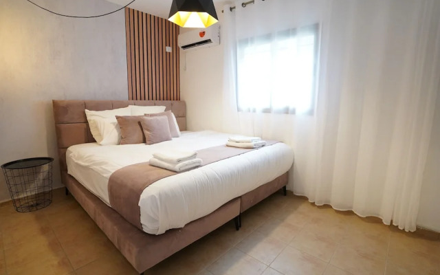 YalaRent Afarsemon APT complex with pool - For Families & Couples