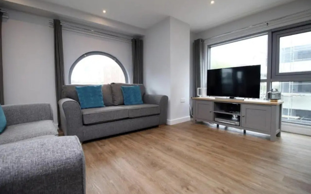 Lovely 2-bed Apartment in Swindon