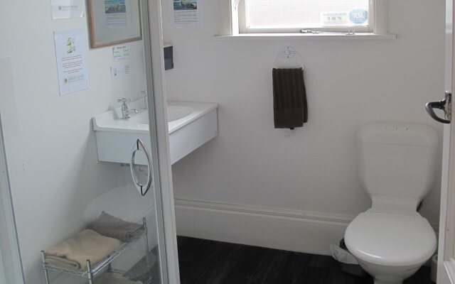 Dorset House Backpackers / Dorset Apartments