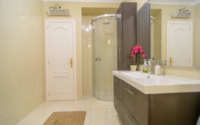 Las Chapas beach front oriented villa