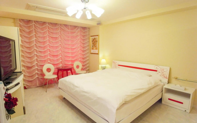 V Hotel - Adults Only