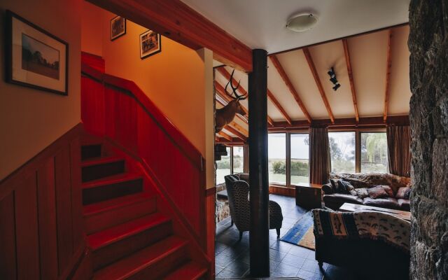 Edzell - Stunning Waterfront Home