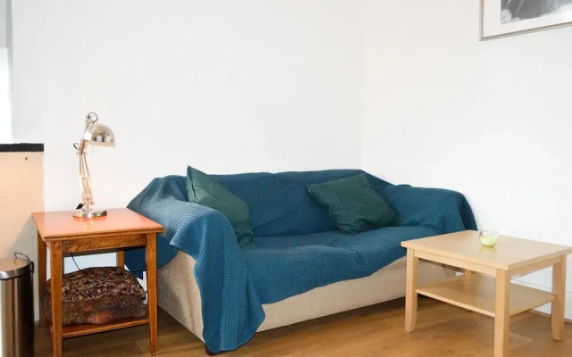 Comfy 1 Bedroom Apartment by Murrayfield
