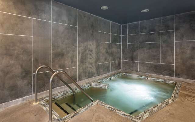 Best Western Plus Milwaukee West