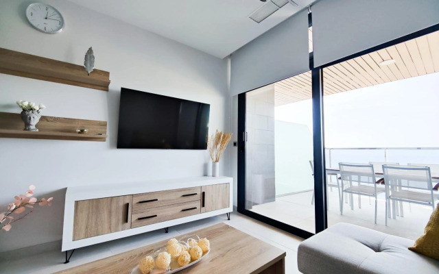 SUNSET WAVES sunny apARTs