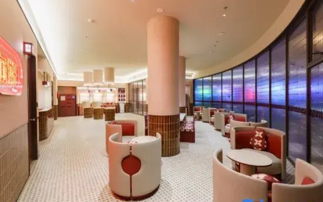 Ni Hao Hotel (Dalian Donggang musical fountain Square)