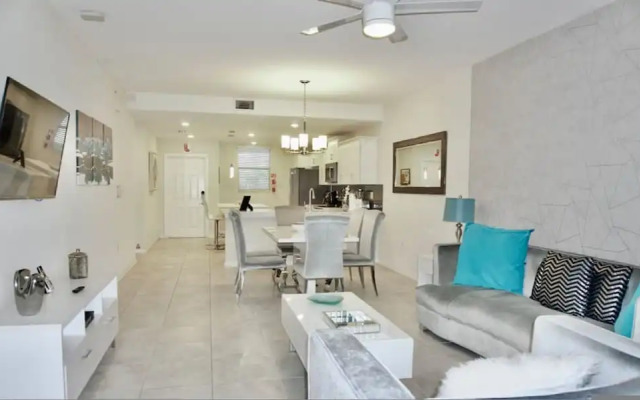 104 Modern Condo Storey Lake Disney