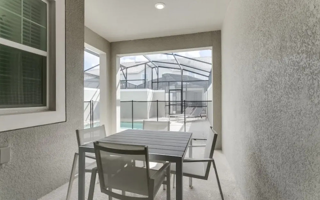 4bed 3Ba Storey Lake Home w. Pool
