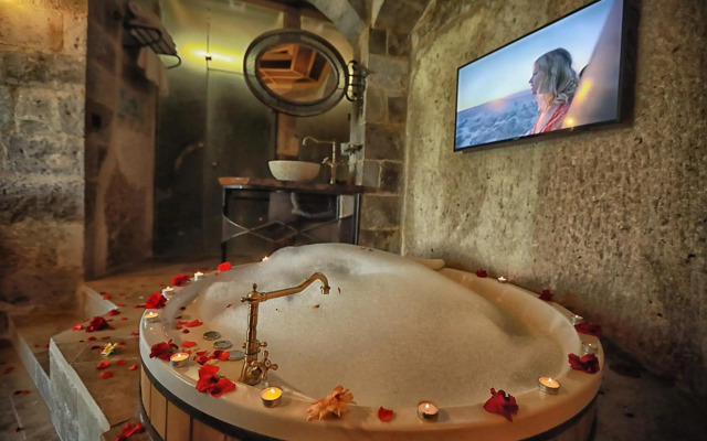 Traveller's Cave Hotel