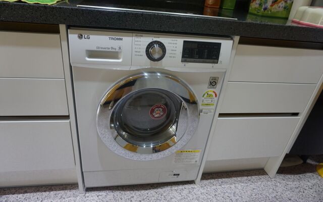 24 Guesthouse Nampo Station