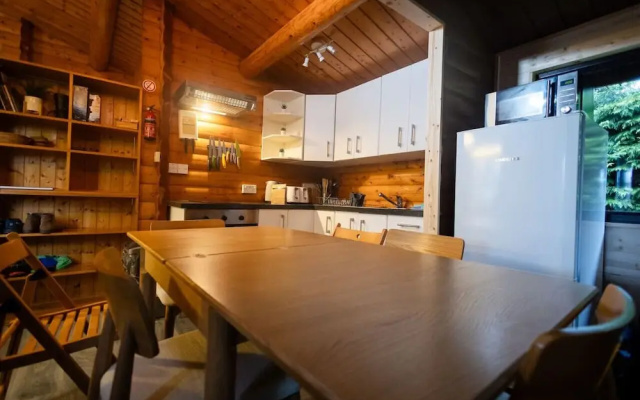 Rural 3 Bed Log Cabin Getaway
