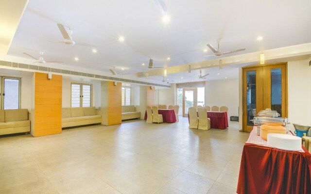 FabHotel Leela Grand Inn