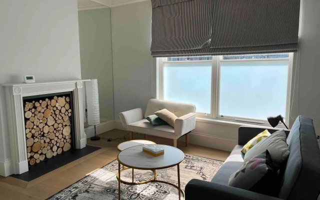 Spacious & Modern 3brs House in Central London