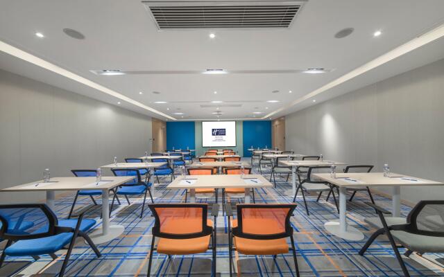 Holiday Inn Express Shanghai Jiading Center by IHG