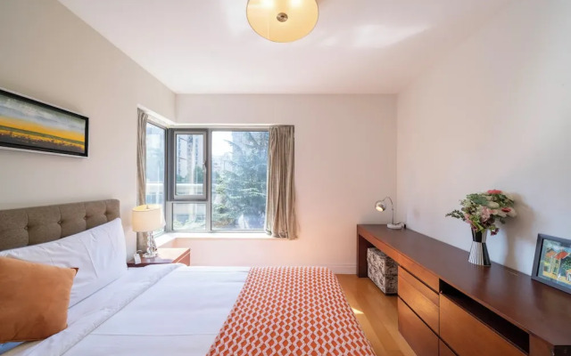 Tyms Cozy 2BR 1BA Apt Near Metro