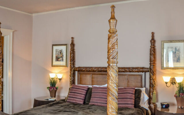 Inn at the Villa