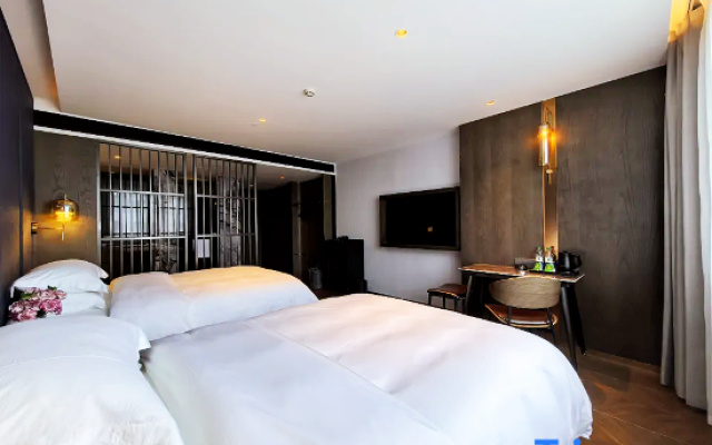 Marriott Hotel (Shaoguandong Railway Station The History East Street)