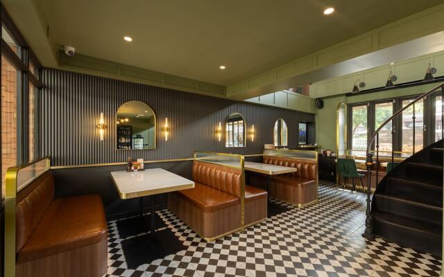 Shamrock Chiangmai Hotel - Adults Only