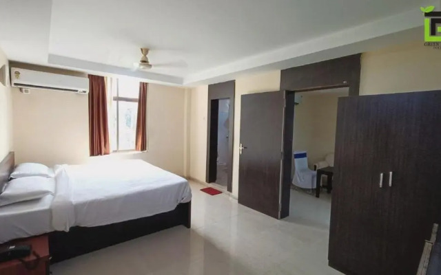 OYO 28157 Hotel Green Field