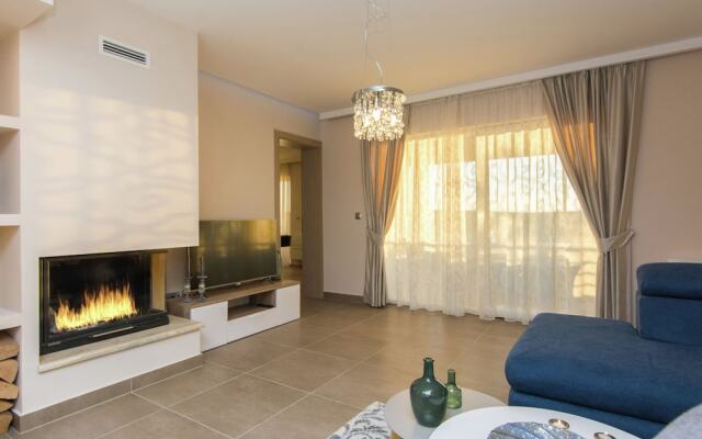 Superb 5 Villa With Heatable Pool Terrace, 4 en Suite Bedrooms, 5 km From sea
