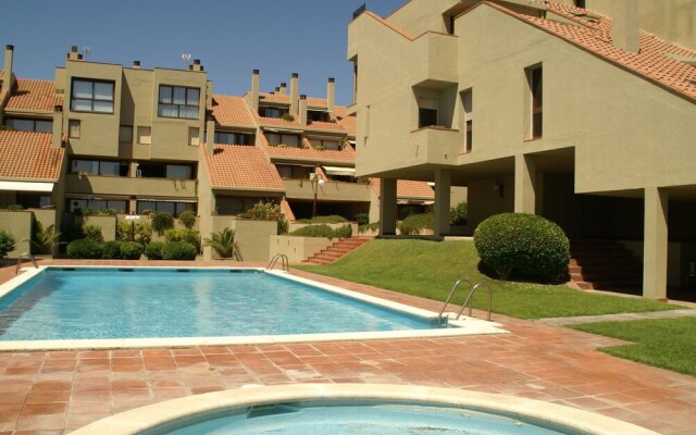 Inviting Apartment in Playa de Pals With Pool