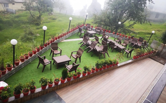 Dal Lake Resort