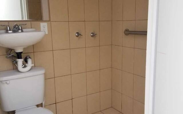 De Alamo Hostile - Hostel