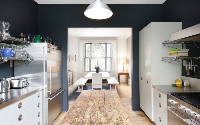 3 Bedroom Notting Hill House With Balcony