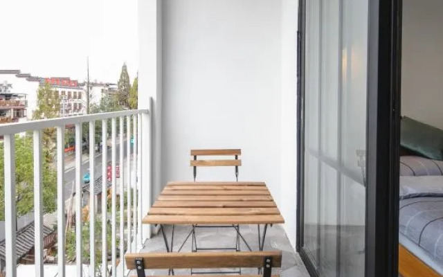 Floral Hotel·Lishui Dear Our Homestay (Guyan Huaxiang Store)