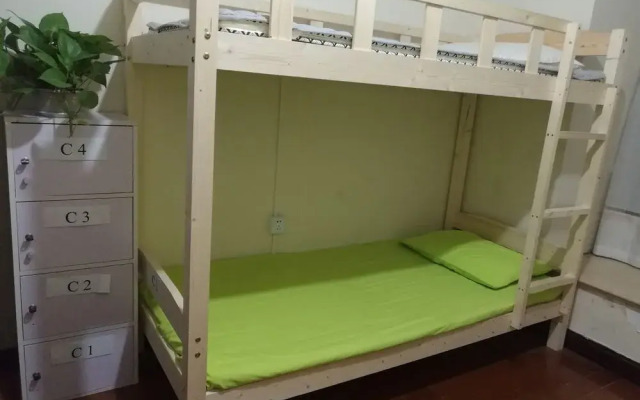 Shanghai Railway Station Hostel