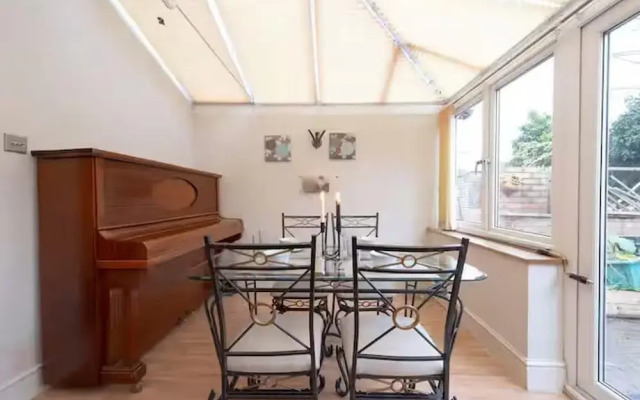 3bedroom Sleeps9 Parking Familyfriendly Nearexcel